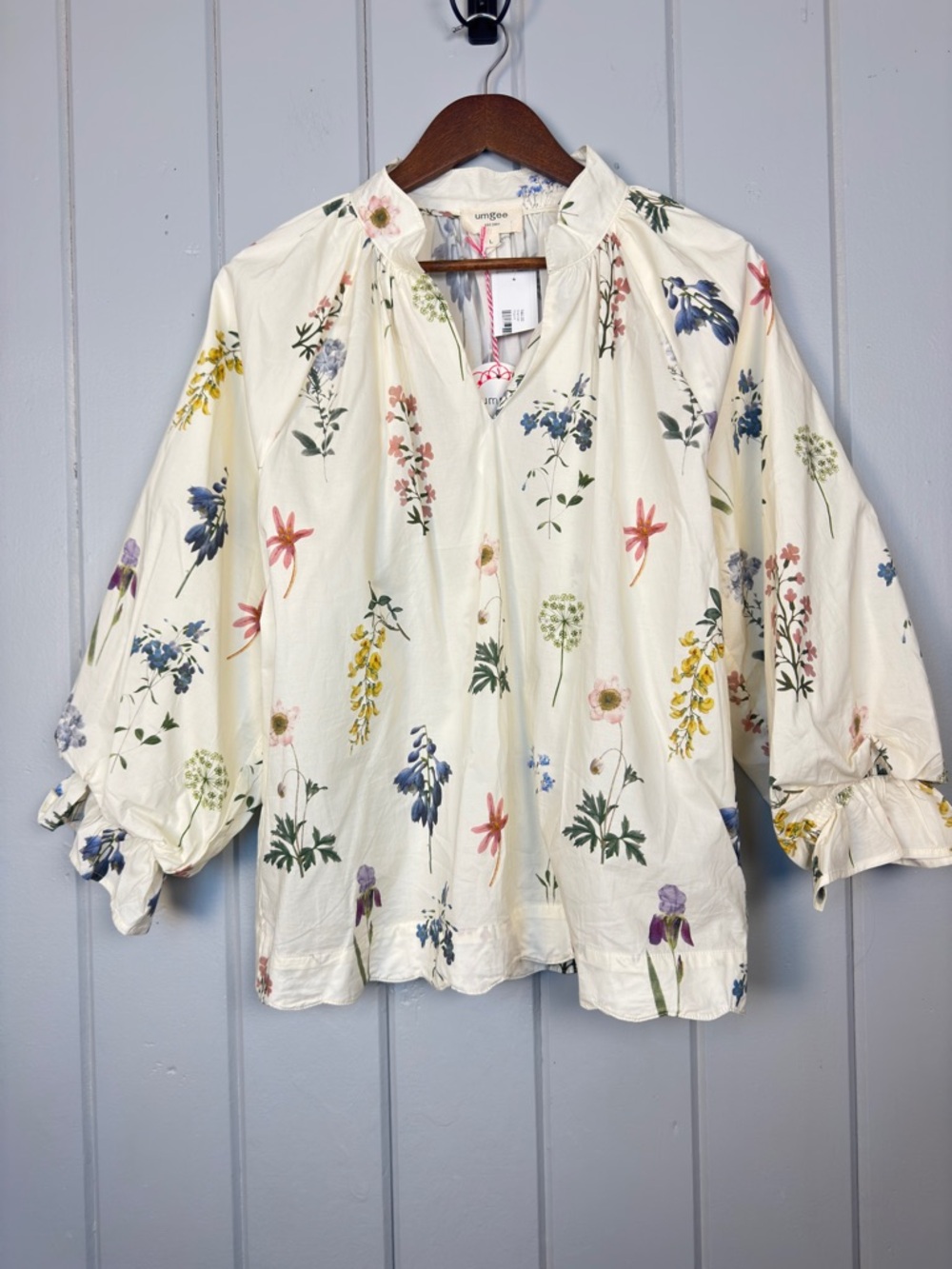 NWT Umgee Ivory Floral Split Neck Blouse Puff Statement Ruffle Sleeve Feminine L